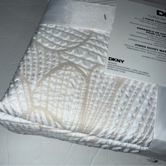 DKNY Cream Leaf Pattern Duvet Cover set textured floral imprint full Queen new - Picture 2 of 9